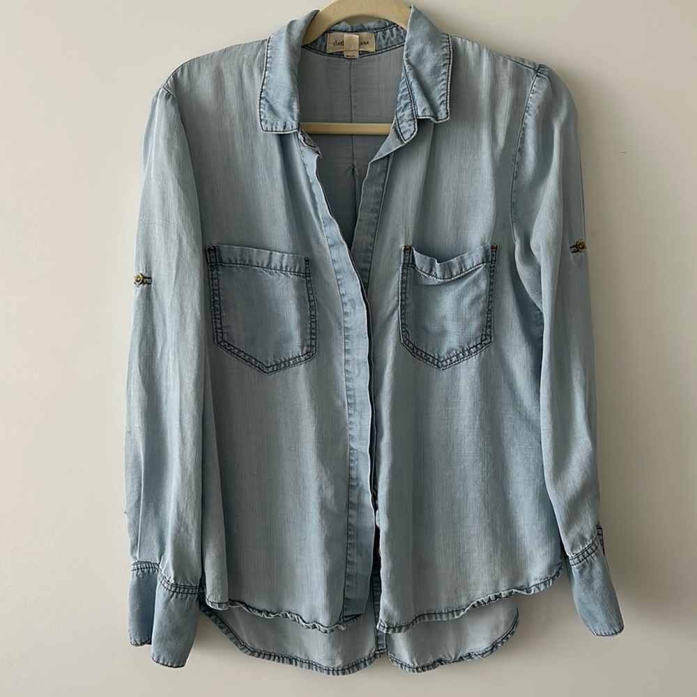 Cloth and stone, long sleeve, button down with roll up sleeves and slit back by